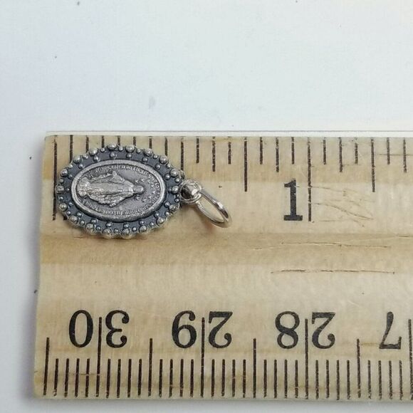 Vintage Religious Pendant Charm Medallion, Small Oval Silver Tone Saint, Estate - Picture 5 of 9